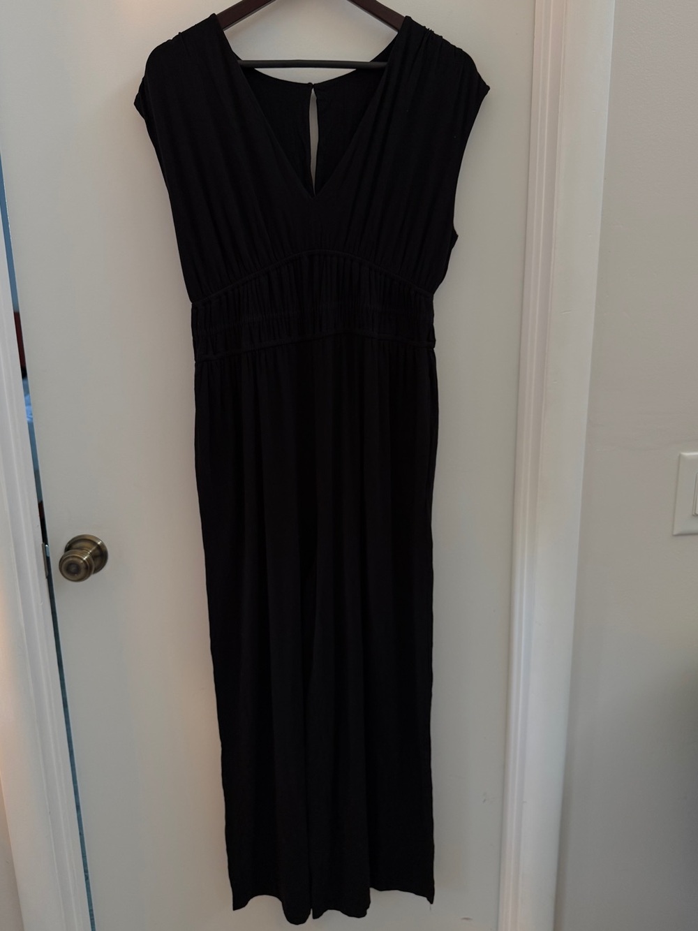 Old Navy Black V-Neck Jumpsuit NWOT Size L